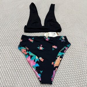 NWT Billabong Tropic Time / Sol Searcher Bikini Set - Size Small
